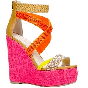 EUC Wynonah Wedged sandals